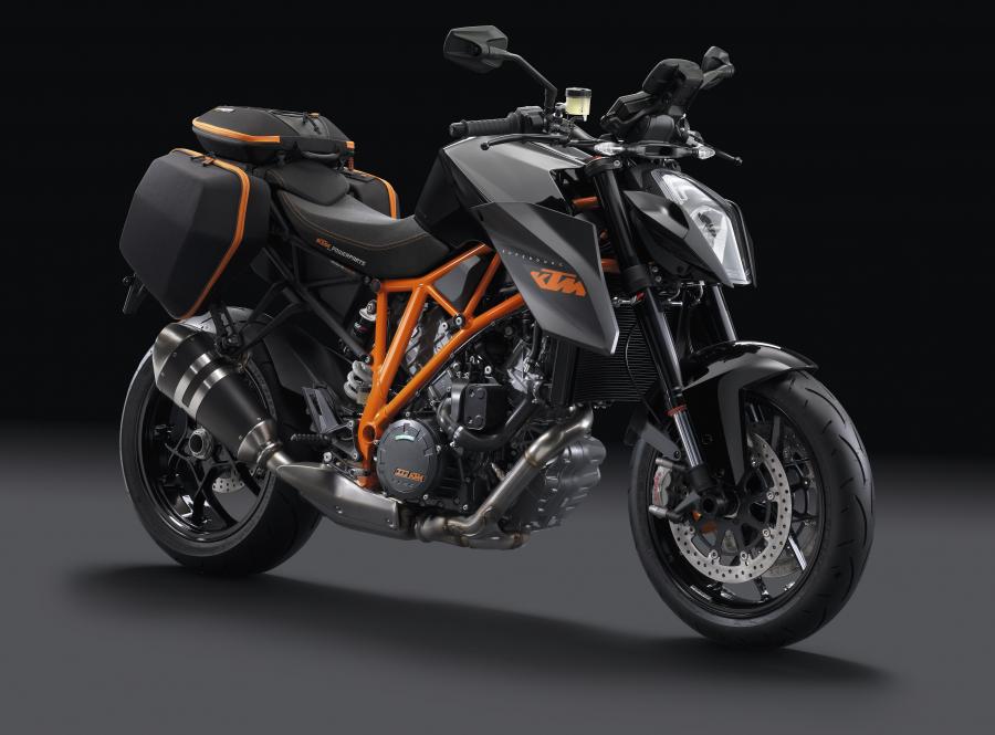 KTM 1290 Super Duke R Travel Package